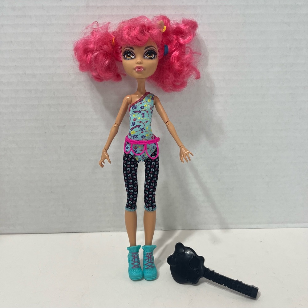 MONSTER HIGH Doll Howleen Wolf dance class toy